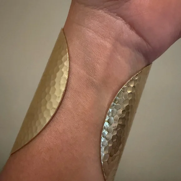 Gold Hammered Cuff Bracelet with Stone - Picture 3 of 4